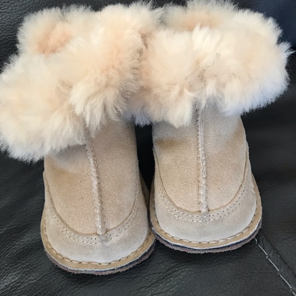 Baby boo uggs size small - Picture 2 of 3